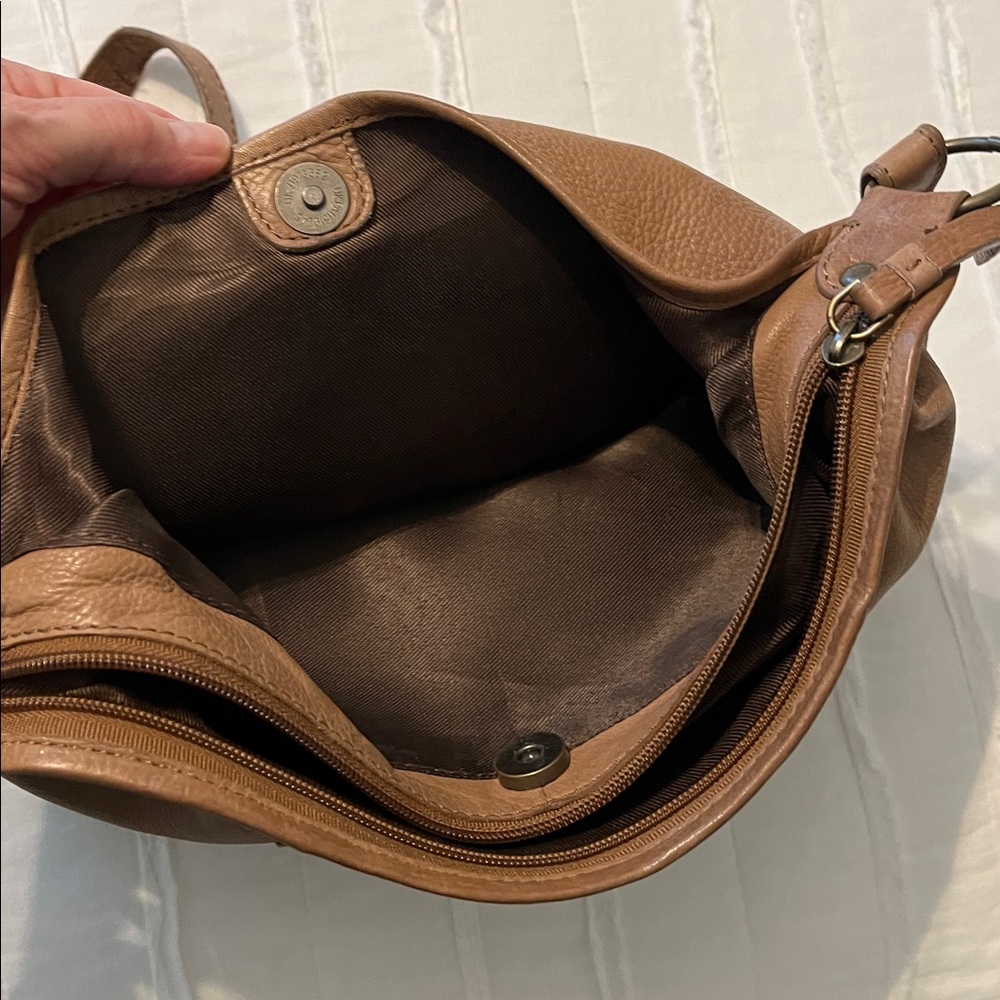 BORN Morley leather crossbody/hobo bag - Picture 7 of 16